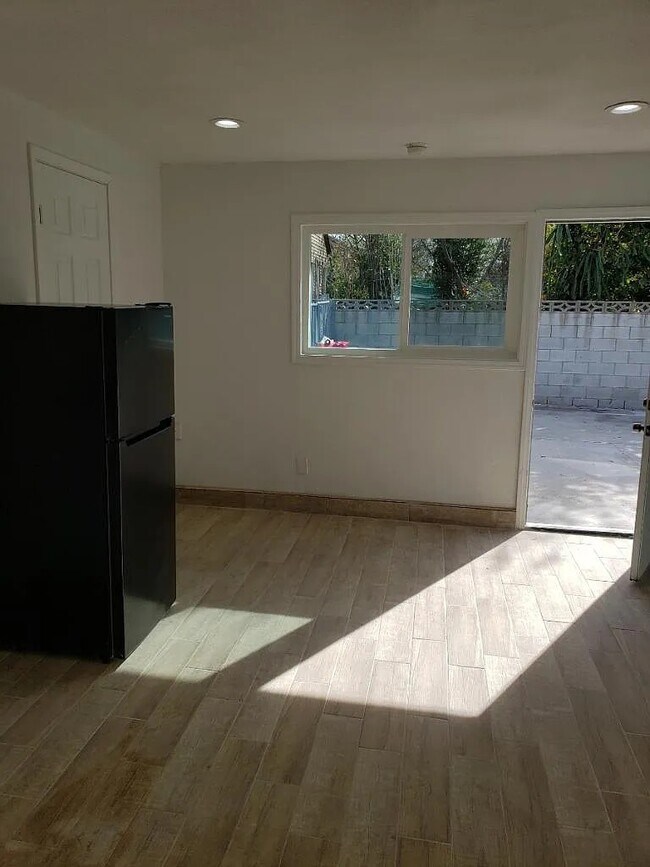 Foto del edificio - 2532 N Arrowhead Ave