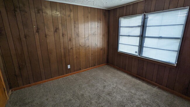 Foto del edificio - 2412 W Irving St