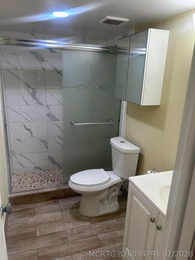 Foto del edificio - 18310 Mediterranean Blvd
