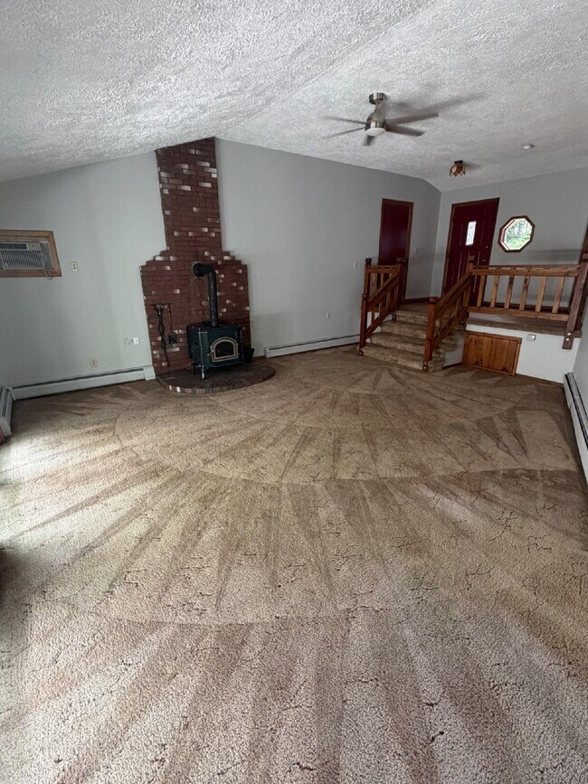 Foto del edificio - 2-Bedroom, 2-Bath Single-Family Home with Oversized Garage – Hudson, NH