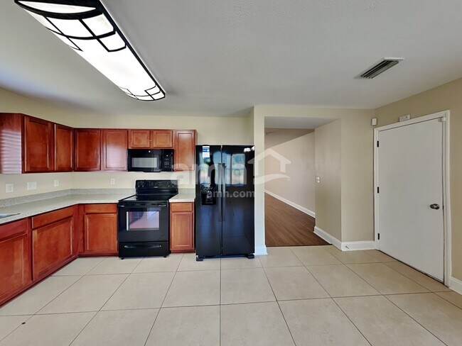 Building Photo - 2144 Fresco Dr