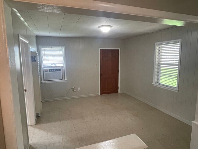 Livingroom - 610 Willow St