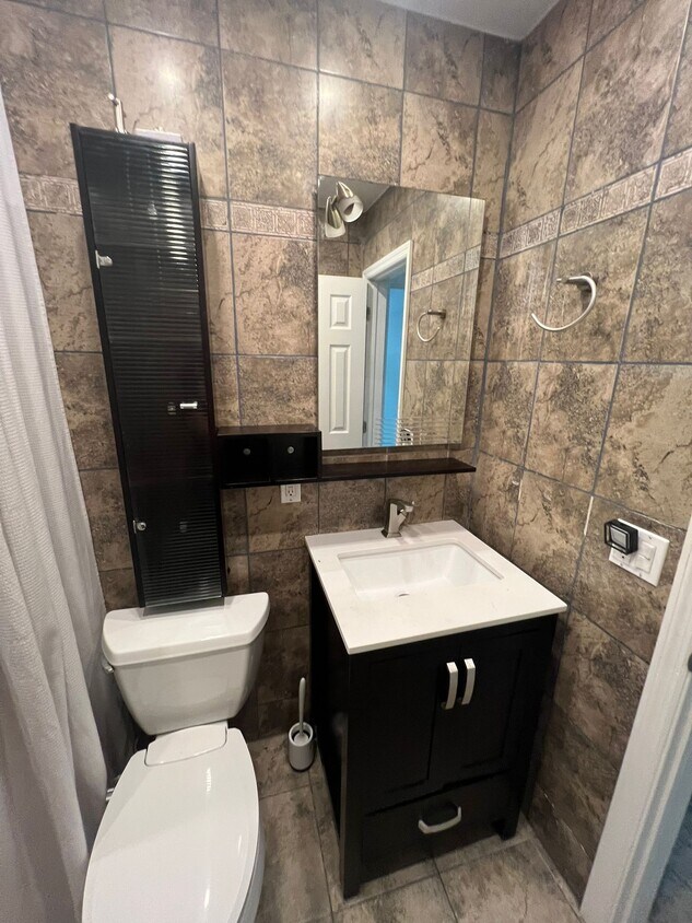 Foto principal - 845 NE 37th St