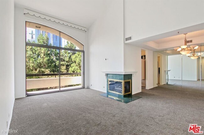 Building Photo - 2112 Century Park Ln