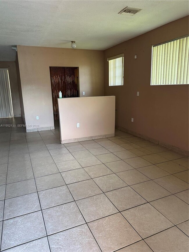 Foto del edificio - 14220 NE 4th Ave