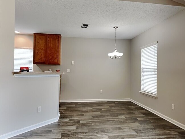 Foto del edificio - 6463 Silk Leaf Ln