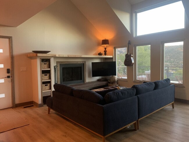 Photo - Short Term Furnished 2 Bdrm Rental in Manitou Springs (Available through 4/30/26) House
