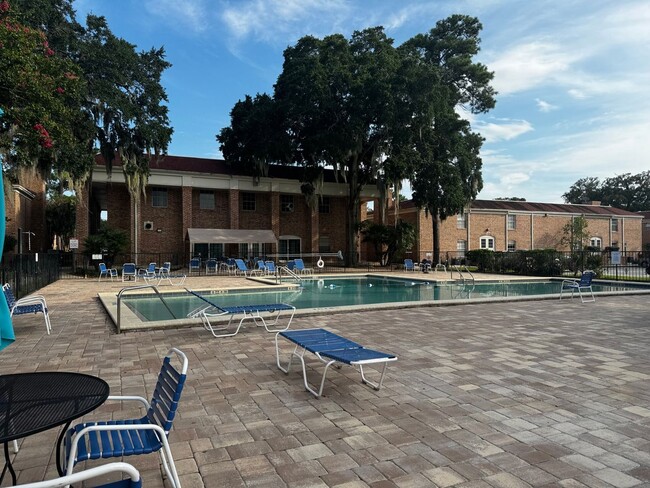 Building Photo - 2 Bedroom Townhome in Jacksonville