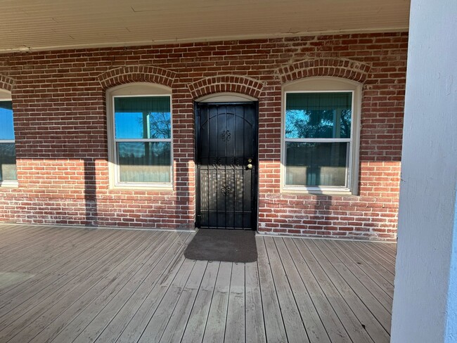 Building Photo - Spacious and Gracious home in Lemoore