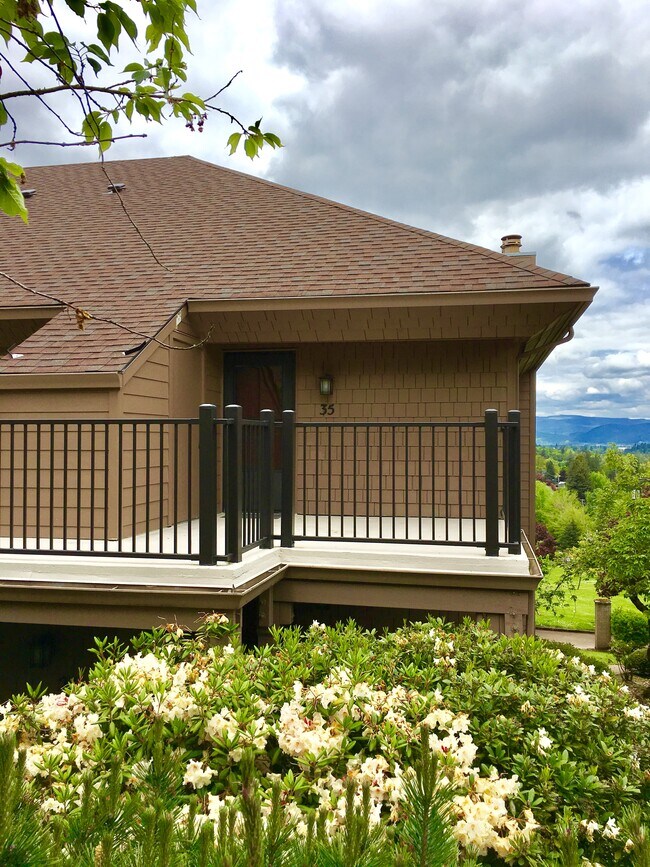 Building Photo - 35 Rockridge Dr