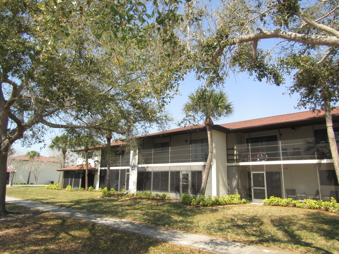 Primary Photo - 401 Airport Ave E
