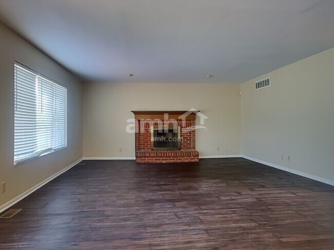 Building Photo - 8250 Pine Knoll Ct