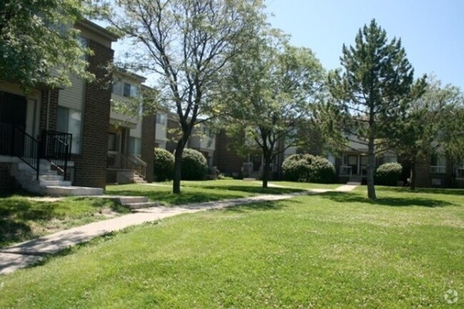 Foto del edificio - Clover Tree Apartments