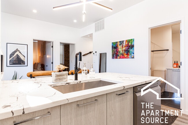 Building Photo - 2743 W Division St