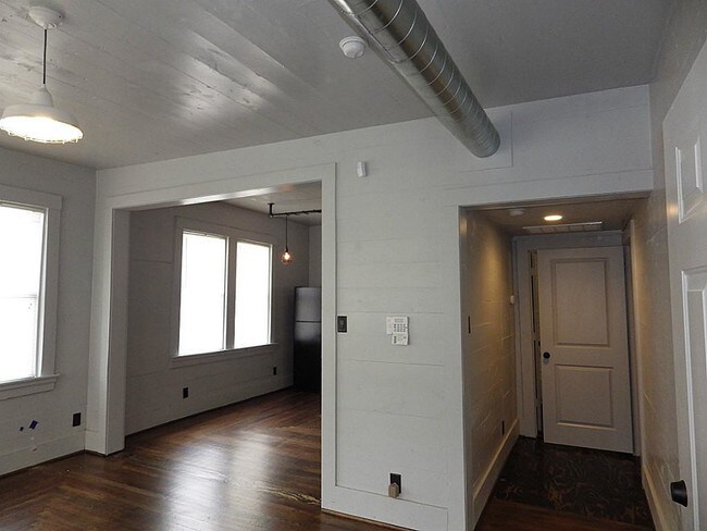 Building Photo - 316 Eastwood St