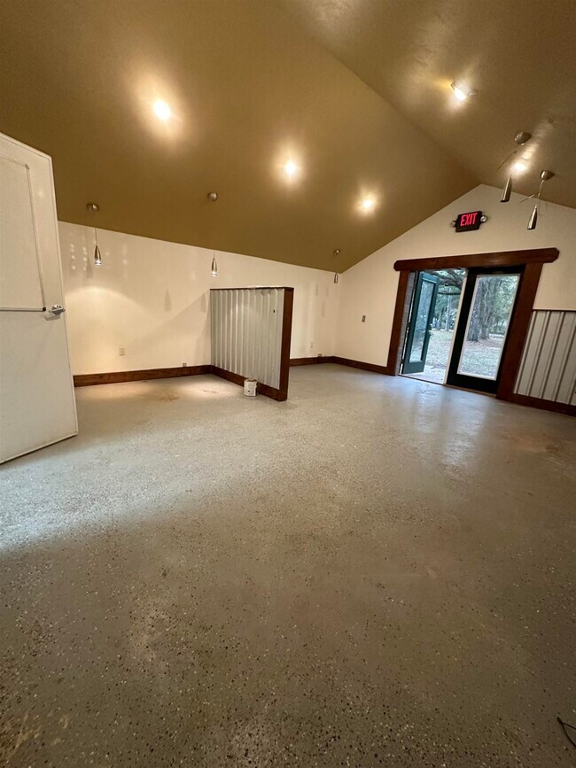 Foto del edificio - 13501 Moccasin Gap Rd