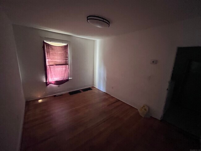 Foto del edificio - 323 Maple St