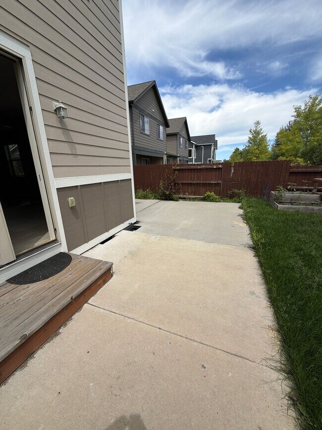 Foto del edificio - 712 Forestglen Dr
