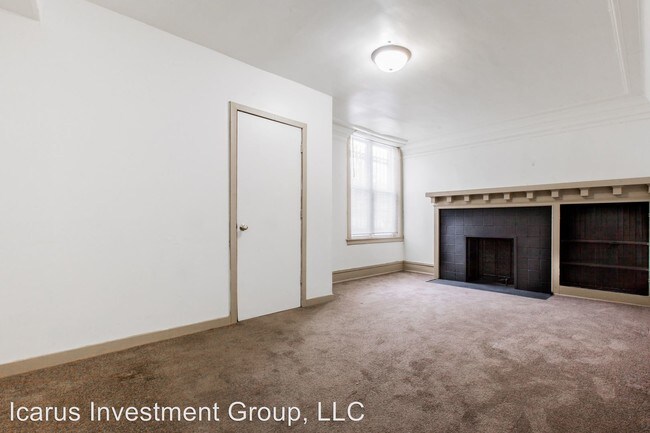 Building Photo - 5614 S King Dr