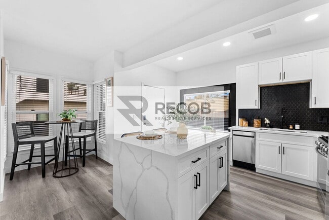 Foto del edificio - 832 Desty St