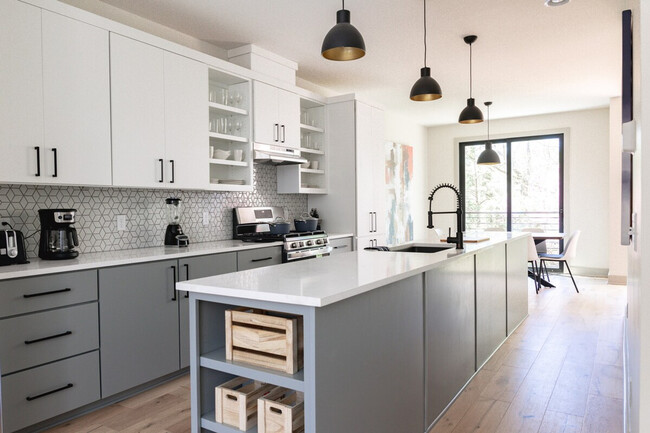 Foto del edificio - 315 NE Burwood Mews