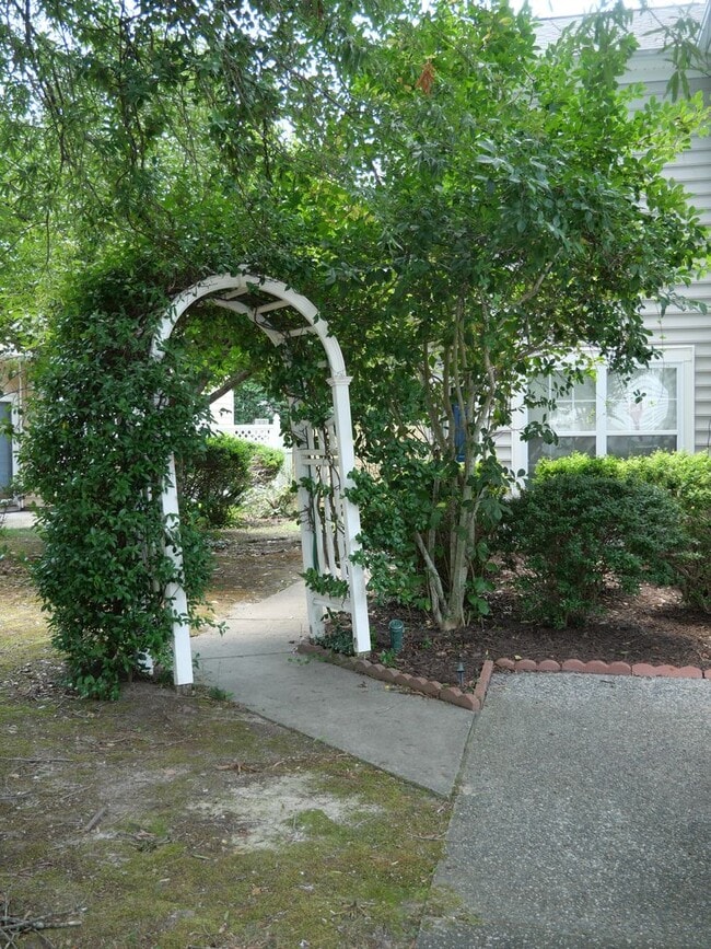 Building Photo - 313 Holmes Blvd