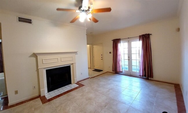 Building Photo - 2121 El Paseo St