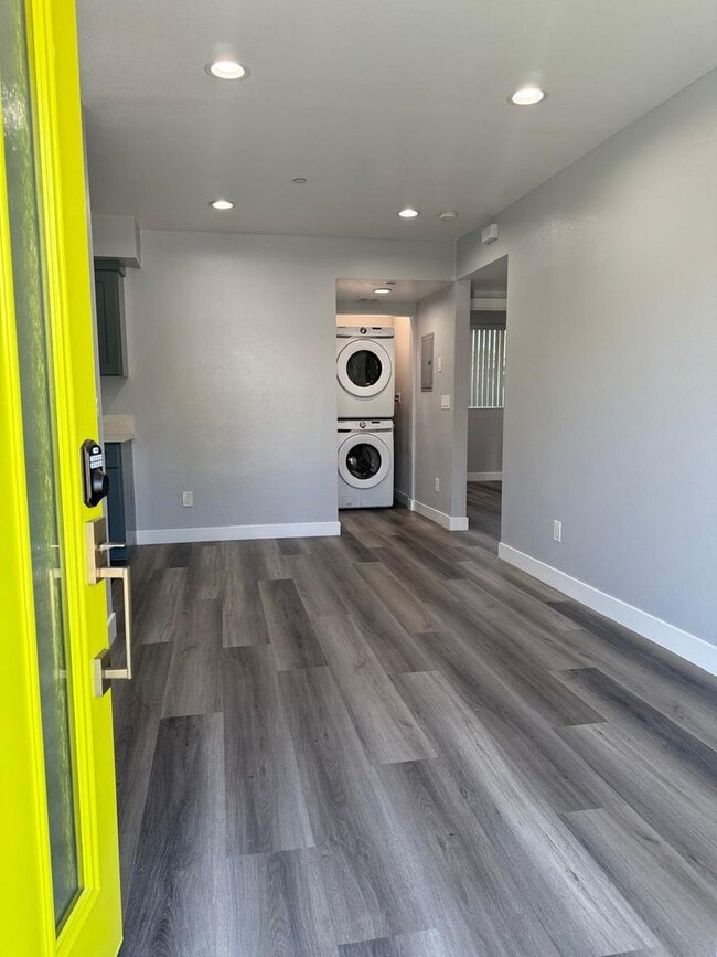 Foto del edificio - 1348-1348 E Vernon Ave