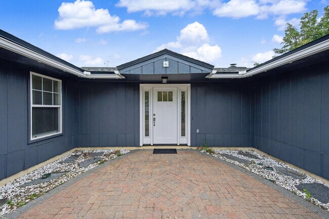 Foto del edificio - 6 Pinehurst Dr