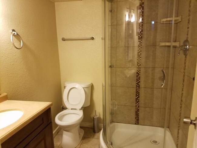 Foto del edificio - 1018 Redwood Dr