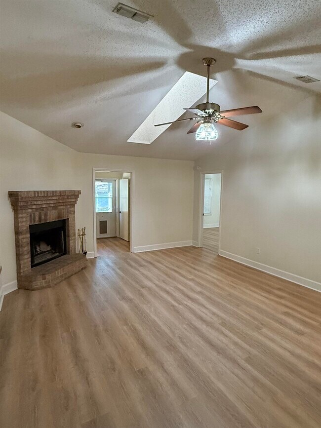 Foto del edificio - 4305 Snoopy Ln