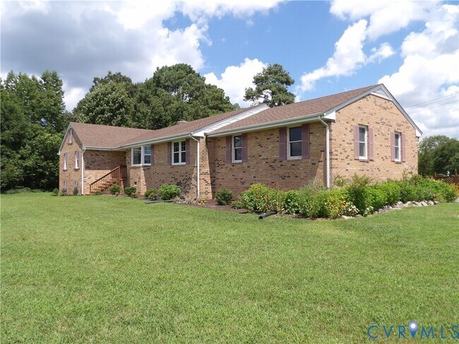 Foto del edificio - 3813 Johnson Rd