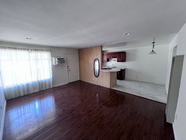Foto del edificio - 305 N Vinedo Ave