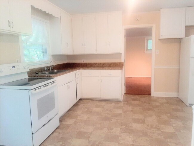 Foto del edificio - 3 Bedroom, 2 Bathroom Home in Durham