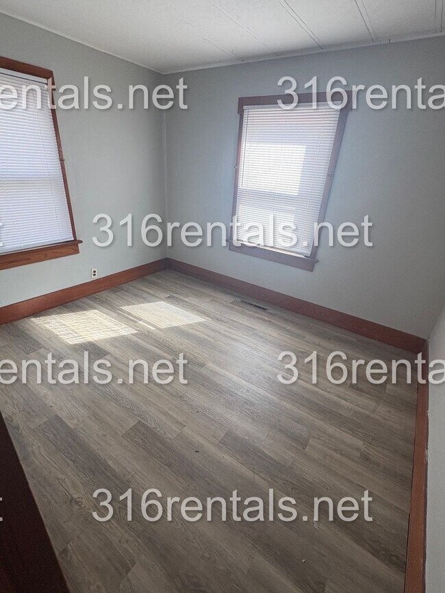 Building Photo - $950 - 3 bed 1 bath - Single Family Home