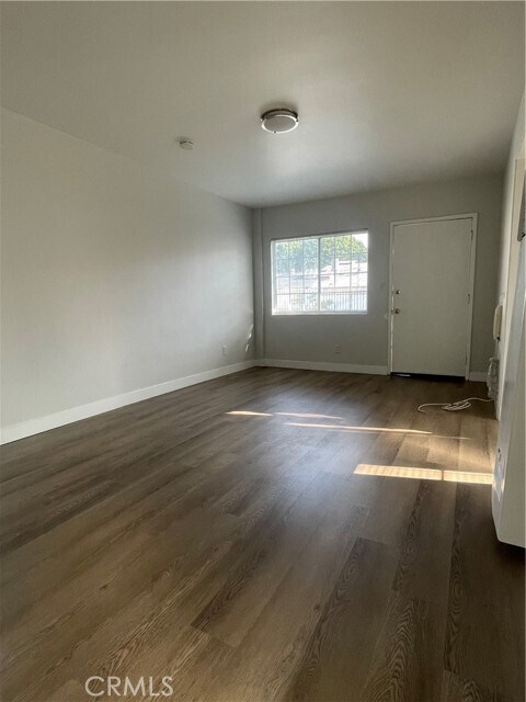 Building Photo - 9418 Las Tunas Dr