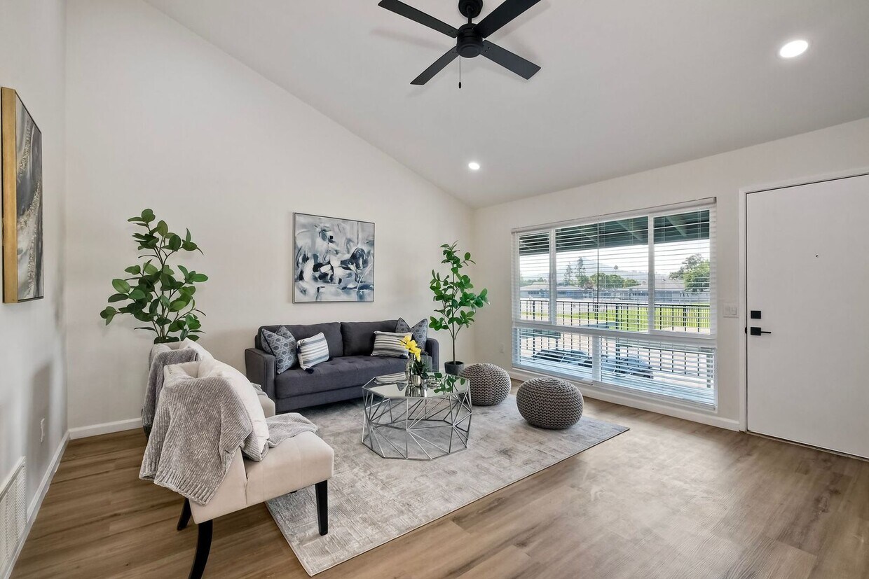 Foto principal - Charming Remodeled 2-Bed / 1.5-Bath Condo ...