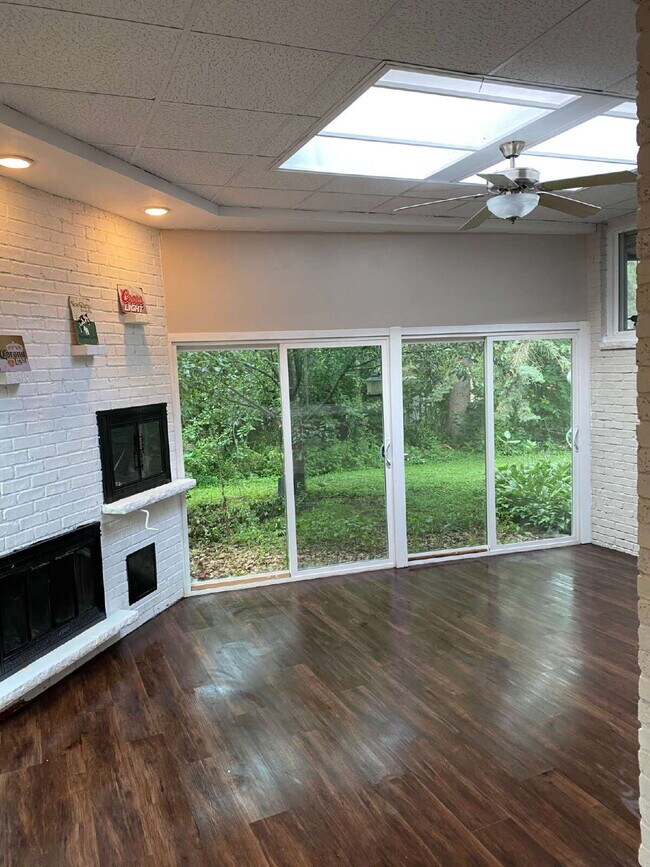 Foto del edificio - Spacious 4BR/3BA Home w/ Bonus Room, Porch...