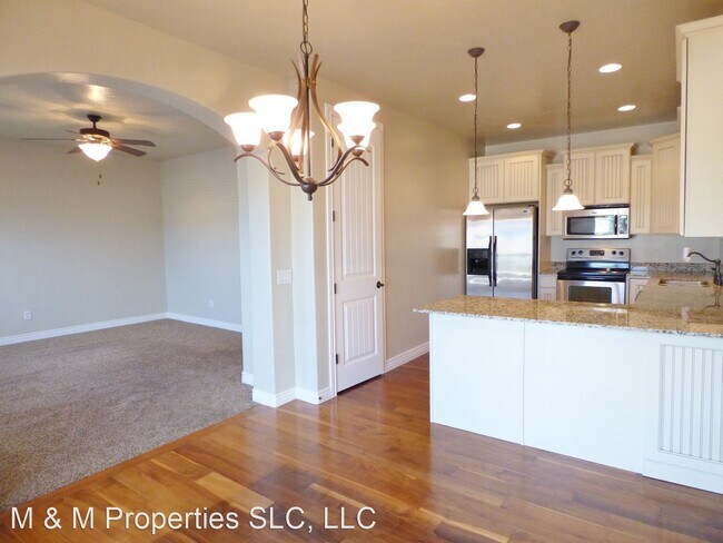 Building Photo - 3 br, 3.5 bath House - 13665 S Mount Corti...