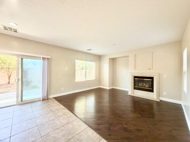 Foto del edificio - SPACIOUS 3 BEDROOM + LOFT | SILVERSTONE RANCH | GILCREASE ORCHARD VIEWS
