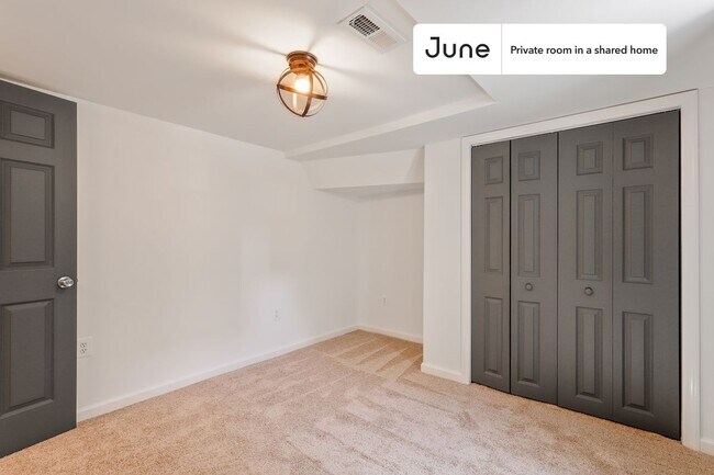 Foto del edificio - Room in Shared 5 bed/2 bath home