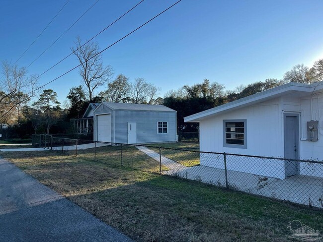 Building Photo - 9455 N Loop Rd