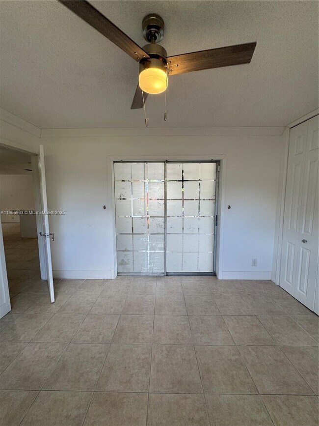Foto del edificio - 5122 SW 92nd Ter