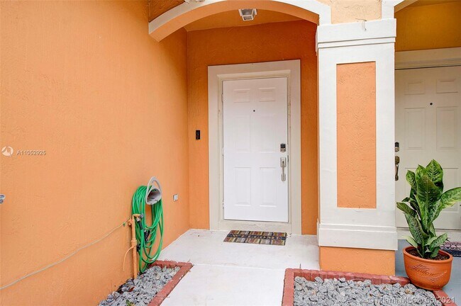 Foto del edificio - 6604 Catalina Ln