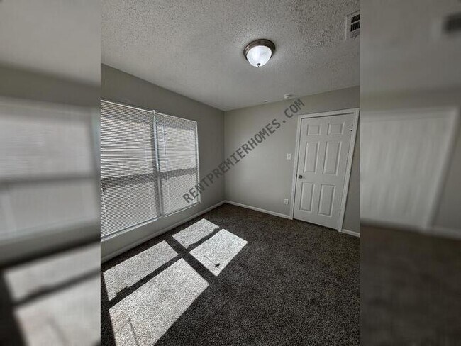 Building Photo - 18 Langford St