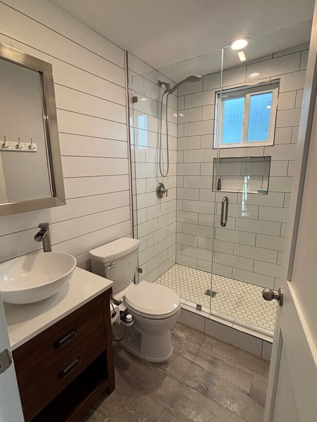 Foto del edificio - MARKEITNG SPECIAL $500 OFF SECOND MONTHS RENT - Charming & Private Backhouse Studio in Desirable ...