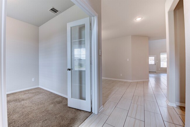 Building Photo - 4542 Medrano Trl