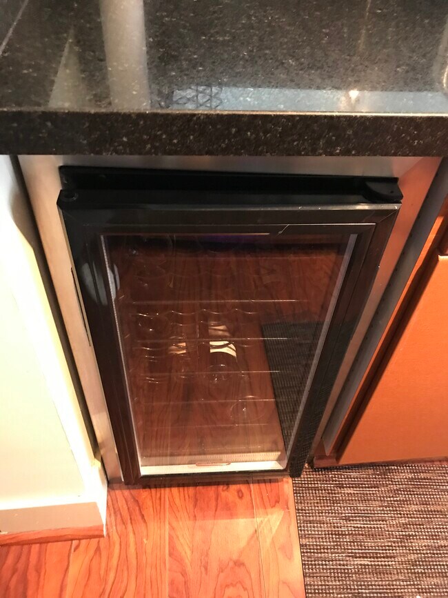 Enfriador de vino - 1550 Eastlake Ave E #306