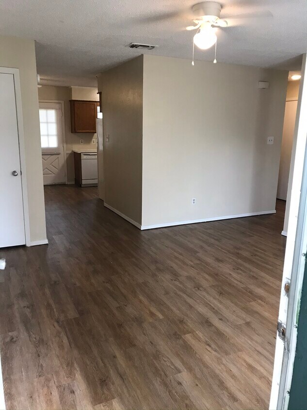 Living Room - 805 Richmond Rd