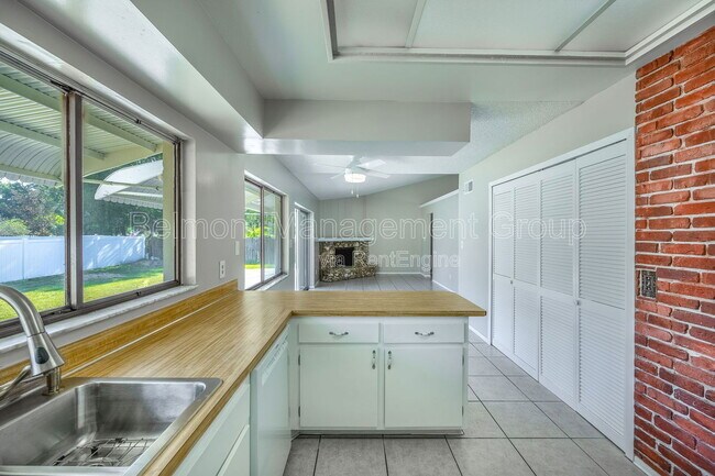 Foto del edificio - 605 Antilla Ave